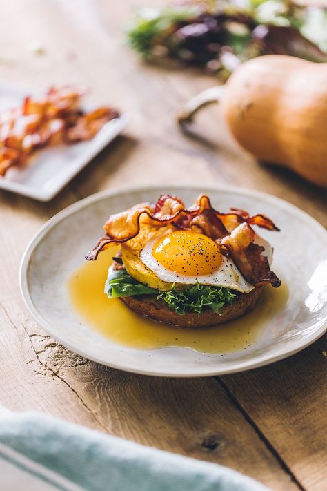 Sweet and savory flavors come together beautifully inside "Frenched" toast with butternut squash, bacon, and egg. 🥓 🍳 🤗 Assemble the ultimate breakfast sandwich on our Original English Muffin and grill up the best of the season! 🍂 Brunch Ideas French Toast, Breakfast Ideas Photography, Beautiful Breakfast Ideas, Breakfast Plating Ideas, English Breakfast Photography, Breakfast Photography Morning, English Breakfast Ideas, Fine Dining Breakfast, Brunch Food Photography