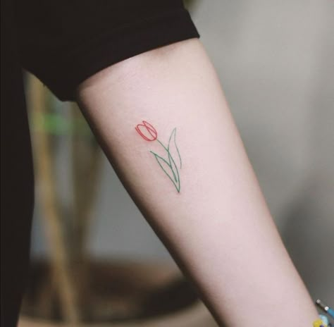 White Tattoo Heart, Tulip Tattoo Finger, Colored Tulip Tattoo, Color Tulip Tattoo, Minimalist Tulip Tattoo, Tulip Tattoo Meaning, Tulips Tattoo, Small Lotus Tattoo, Tulip Tattoo