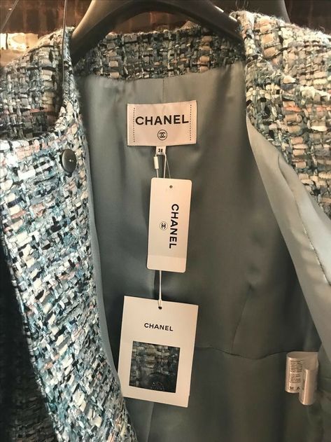 Chanel Tag Label, Clothing Labels Design, Hang Tags Clothing, Hang Tag Design, Luxury Packaging Design, Logo Design Inspiration Creative, Packaging Ideas Business, Luxury Branding Design, Chanel Brand