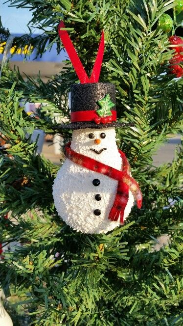 Light Bulb Snowman Ornament, Lightbulb Snowman Ornament, Snowman Lightbulb Ornament Diy, Light Bulb Ornaments Christmas, Light Bulb Crafts, Christmas Angel Crafts, Snowman Crafts Diy, Snowmen Ornaments, Light Bulb Ornaments