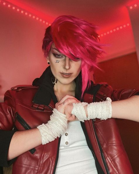 Vi Arcane Cosplay, Arcane Cosplay, Vi Cosplay, Hot Edits, Arcane Vi, Vi Arcane, Arcane Jinx, Fluffy Hair, Cosplay Makeup