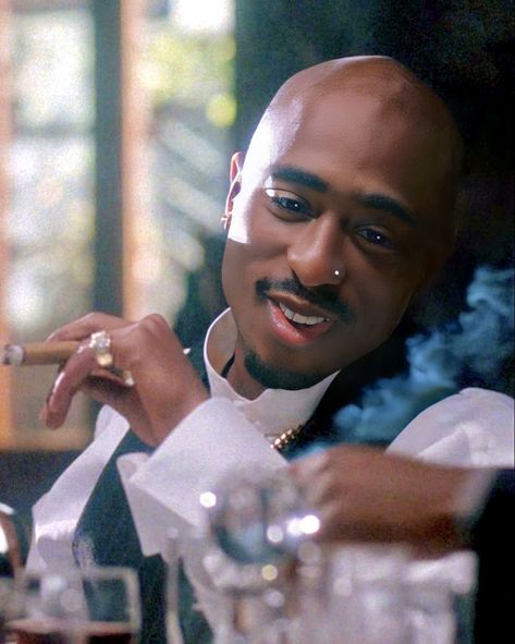 Black Smokers, Tupac Photos, 2pac Shakur, 2pac Videos, Hot Youtubers, Tupac Wallpaper, Nate Dogg, Tupac Pictures, Dapper Mens Fashion