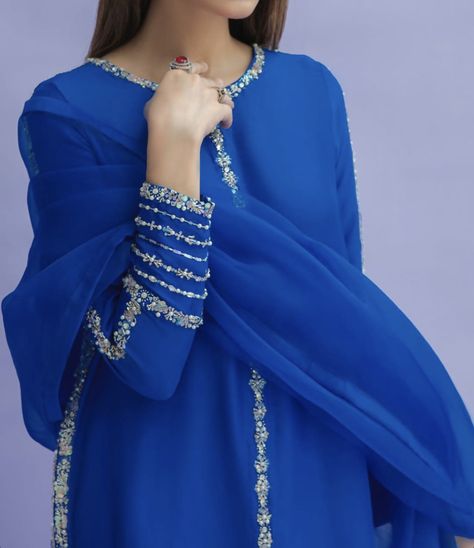 Fancy Dresses Pakistani Party Wear, Chiffon Suit, Dresses Pakistani, Simple Dress Casual, Lace Dress Design, Velvet Dress Designs, Fancy Dress Party, Pakistani Party Wear, Pakistani Fancy Dresses