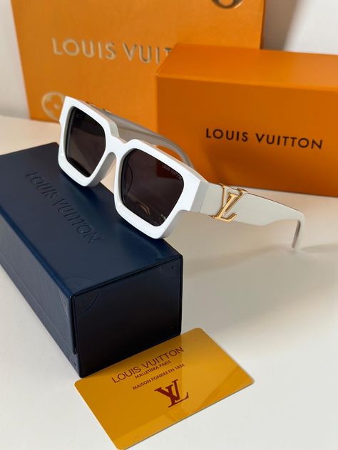 Lv Glasses Louis Vuitton, Louis Vuitton Shades, Louis Vuitton Glasses, Pretty Sunglasses, Classy Glasses, Hexagon Sunglasses, Rapper Style, Luxury Glasses, Louis Vuitton Sunglasses