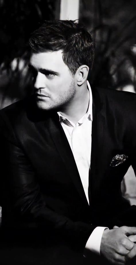 Michael Buble Aesthetic, Micheal Bubble, Love Michael Buble, Male Celebs, Christmas Concert, Artist Wall, Michael Buble, Kinds Of Music, Awesome Stuff