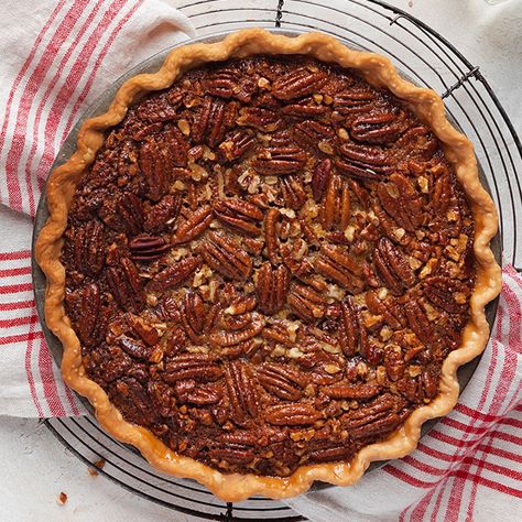 Homemade Pecan Pie, Bourbon Pecan Pie, Pecan Pie Easy, Mini Pecan Pies, Karo Syrup, Chocolate Pecan Pie, Pecan Pie Recipe, Pecan Recipes, Chocolate Pecan