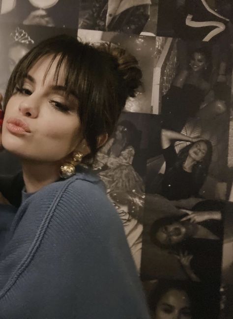 Short Hair With Fringe Bangs Choppy Layers, Dark Hair Wispy Bangs, Hairstyles With Fringe Bangs, Dark Hair With Fringe, Bangs Selena Gomez, Dark Hair With Bangs, Selena Gomez Bangs, Dark Hair Bangs, Selena Gomez Hair