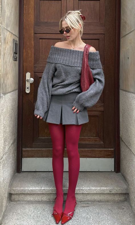 Red Tights Outfit, Burgundy Tights, Tights Outfits, Red Tights, Trendy Outfits Winter, Flats Outfit, Grey Outfit, Red Outfit, Lookbook Outfits