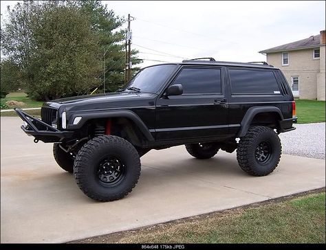 Tj flares on xj Jeep Cheroke, Jeep Builds, Jeep Fenders, 2 Door Jeep, Jeep Xj Mods, Jeep Ideas, Jeep Xj, Jeep Cherokee Xj, Car Goals