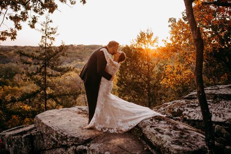 Are you dreaming of an intimate elopement or micro-wedding? Look no further than Lost Hill Lake for a truly enchanting outdoor experience. Discover the magic of the nature as it becomes the backdrop for your special day. Brittany Reed Photography Intimate Lake Wedding, Missouri Elopement, Missouri Wedding Venues, Missouri Wedding, Outdoor Elopement, Ozark Mountains, Intimate Elopement, Mountain Elopement, Lake Wedding