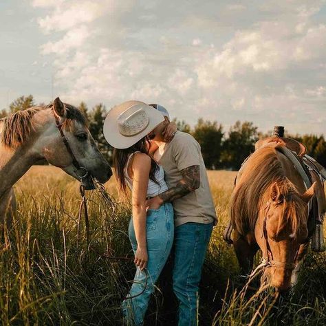 Couple Horse Photography, Finch Photography, Western Couple Photoshoot, Horse Couple, Western Couple, Country Couple Pictures, Cowgirl Photoshoot, Snohomish Washington, Western Photoshoot