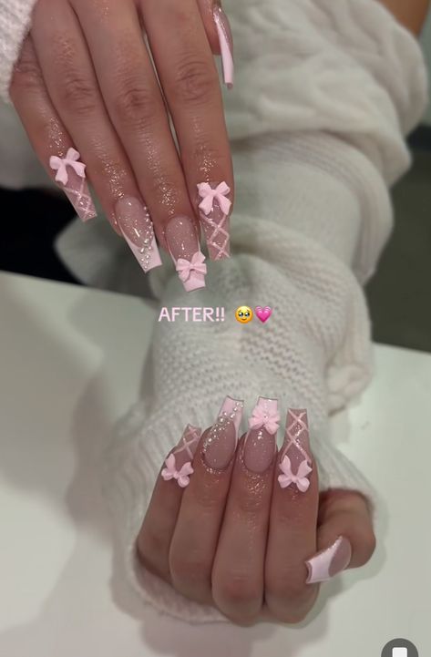 Nails Inspiration With Charms, Long Square Nails Ideas, Pink Nails With Charms, Nail Charm Ideas, Square Nails Ideas, Daisy Acrylic Nails, Cute Pink Nails, Long Square Nails, Punk Nails