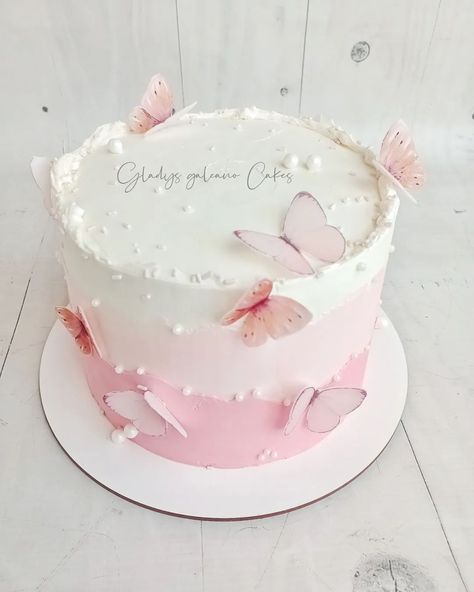 💓🩷🫶🌸 Torta 🦋🐞Butternache #reposteria #tortaspilar # tortas decoradas #buttercream First Birthday Cake Butterfly, Cute Girly Cakes, Butterfly Cake Birthday, Two Tier Birthday Cake, Girly Birthday Cakes, Flower Cake Design, Tiered Cakes Birthday, Cake For Husband, Girly Birthday