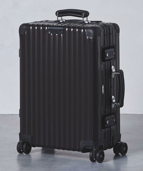 United Arrows in releasing Rimowa's Classic Flight suitcases in stealth black. Rimowa Luggage Aesthetic, Luggage Aesthetic, Rimowa Luggage, African Quotes, Apple Iphone Accessories, Airport Aesthetic, Hard Shell Luggage, Aesthetic White, Aesthetic Black