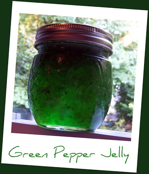 Green Pepper Jelly, Canning Jams, Pepper Jelly Recipe, Pepper Jelly Recipes, Jalapeno Jelly, Hot Pepper Jelly, Canning Jam, Paula Deen Recipes, Wheat Thins