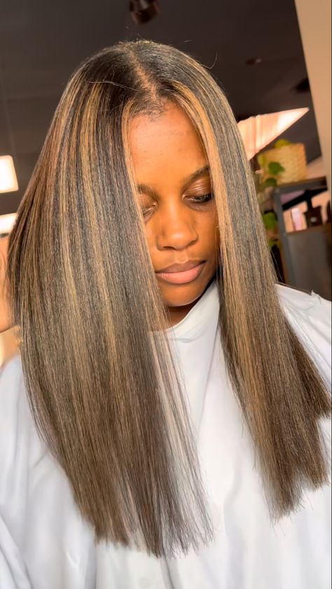 Highlighted Hair Black Women, Straight Hair With Blonde Highlights, Highlights Brown Hair Black Women, Blonde Highlights On Black Women, Highlights On Black Women, Blonde Highlights Black Women, Highlights Black Women, Straight Hair Layered, Straight Hair Color