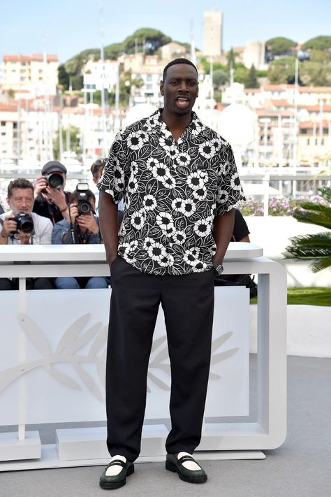 Dinner Outfit Men, Cannes Film Festival 2022, Men Festival Outfit, Mens Streetwear Outfits, Cannes 2022, Festival Outfits Men, Printed Shirts Men, Big Men Fashion, Miles Teller