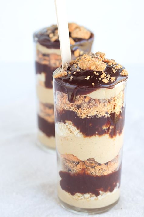 Chocolate Peanut Butter Crunch Trifles Desserts With Chocolate, Peanut Butter Pudding, Dessert Shooters Recipes, Sweet Shots, Shot Glass Desserts, Butter Crunch, Mason Jar Desserts, Dessert Shooters, Peanut Butter Crunch