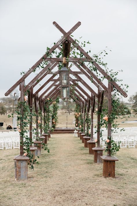 Ranch Venue Ideas, Wedding Hostess Attire, Outdoor Wedding Venue Ideas, Venue Business, Wedding Venue Ideas, Wedding Outside, Fall Wedding Venues, Texas Ranch, Garden Wedding Venue