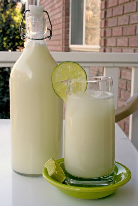 Brazilian "Lemonade" Coconut Eggnog, Brazilian Lemonade, Brazilian Food, The Cup, Milkshakes, Smoothie Drinks, Slushies, Non Alcoholic Drinks, Refreshing Drinks