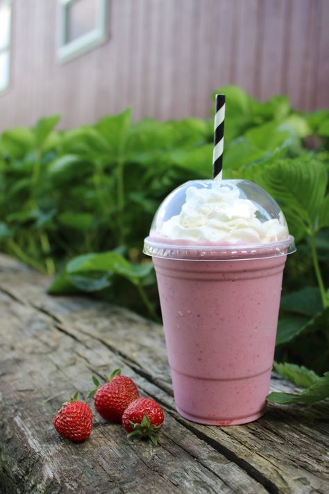 Pop Ice Aesthetic, Pop Ice Blender Aesthetic, Minuman Pop Ice Blender, Milk Shake Photography, Pop Ice Minuman Aesthetic, Pop Ice Minuman, Blueberry Frappe, Ice Blender, Chocolate Mousse Cups