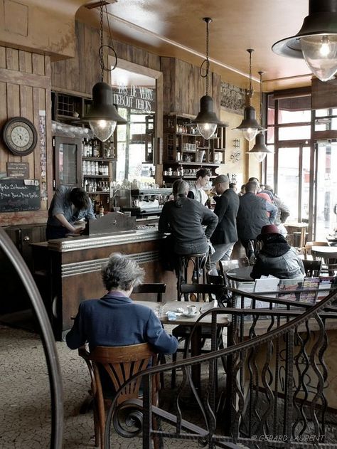 TOP 5 BARS WITH INDUSTRIAL LIGHTING IN PARIS | Vintage Industrial Style Rue Des Martyrs Paris, Steampunk Office, Restaurant Designs, Interior Industrial, Bar In Casa, Cafe Society, Cafe Bistro, Loft Decor, French Cafe