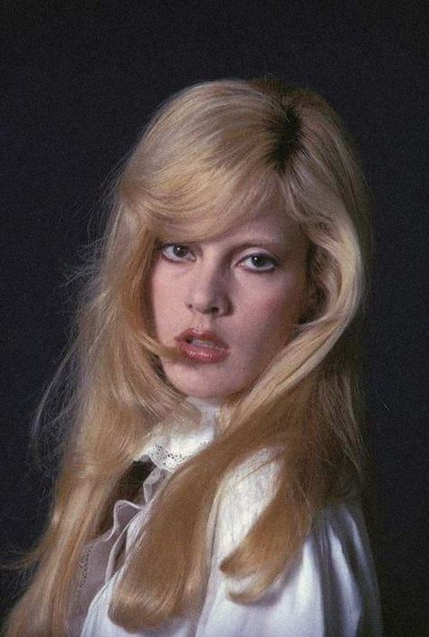 Vartan Sylvie, Angels Beauty, Sylvie Vartan, French Beauty, Model Inspo, Beauty Icons, Hair Journey, Grow Out, Vintage Girls