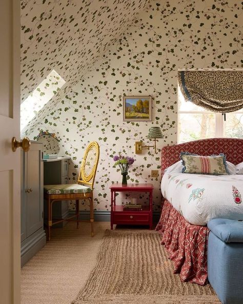 All Posts • Instagram Cotswolds Cottage, Yellow Sofa, Cosy Bedroom, Living Vintage, Attic Bedrooms, Loft Room, Attic Rooms, Country Living Room, Spare Bedroom