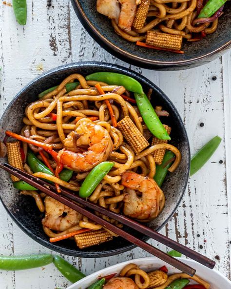 20 Minute Black Pepper Udon Noodles with Shrimp! Full of juicy shrimp, loaded with veggies and tossed in an easy, irresistible sauce. #recipe #udonnoodles #udon #shrimp #stirfry Black Pepper Udon, Shrimp Udon, Shrimp Stirfry, Noodles With Shrimp, Teriyaki Noodles, Healthy Chinese Recipes, Pepper Shrimp, Jo Cooks, Juicy Shrimp