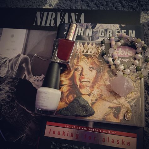 Nirvana Core Aesthetic, Downtown Alt Aesthetic, Rebellion Aesthetic Girl, Brown Rock Aesthetic, Grungequette Aesthetic, Nana Core Aesthetic, Hole Band Aesthetic, Mandy Aesthetic, Musik Aesthetic