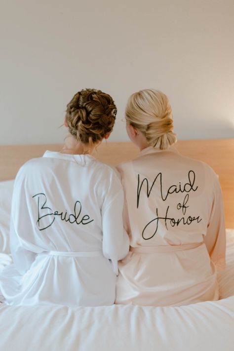 Bride And Maid Of Honor Aesthetic, Unique Getting Ready Outfits, Team Bride Ideas, Bride And Maid Of Honor Pictures, Bridesmaids Robes Pictures, Mother Of The Bride Champagne, Bridesmaid Getting Ready Outfit, Beach Wedding Pics, Getting Ready Outfits