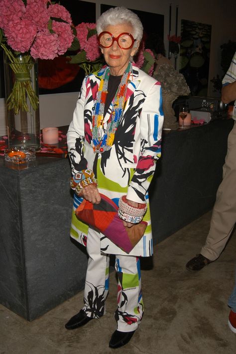 Iris Apfel Turns 96: A Look Back At the Fashion Icon's Most Delightfully Eccentric Looks Photos | W Magazine Iris Fashion, Western Outfits Men, Fall Fashion Skirts, Advanced Style, Ageless Style, 20 Century, Beauty And Fashion, Fashion Quotes, Looks Style