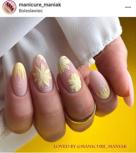 Gel Yellow Nails, Yellow Nails Sunflower, Bright Yellow Acrylic Nails, Yellow Nails With Rhinestones, Ombre Yellow Nails, Sunflower Yellow Nails, Acrylic Yellow Nails, Acrylic Nails For Summer, Nails Sunflower