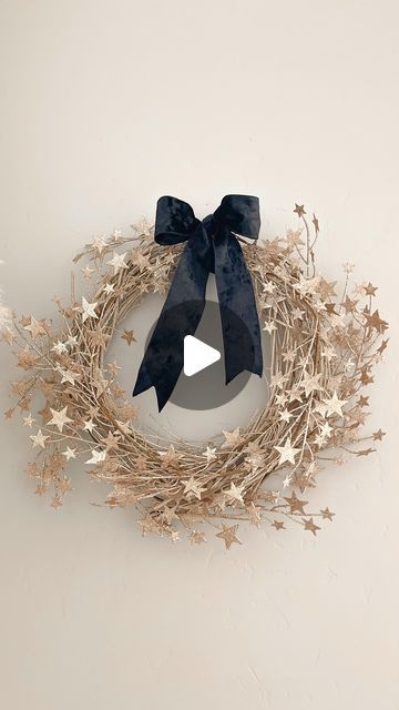 Diy Star Wreath, Diy Star Garland, Aurelie Erikson, Music Orchestra, Spooky Music, Girls Night Crafts, Wooden Wreath, Garland Wreath, Diy Star