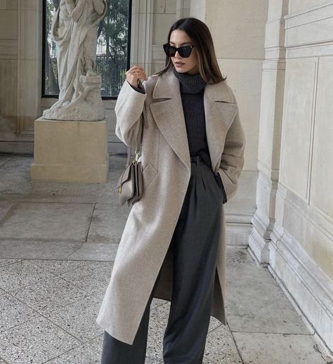 via @wendyswan / minimal / neutral / outfit / style Beige Coat Outfit Classy, Beige Coat Outfit Winter, French Winter Fashion, Beige Coat Outfit, Coat Outfits For Women, Grey Coat Outfit, Sweater Weather Outfits, Winter Fashion Looks, December Outfits