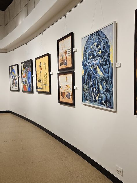 Jehangir Art Gallery Mumbai, Wall Full Of Art, Art Gallery Mumbai, White Ppl, Museum Wall, Insta Board, Art Gallery Museum, Street Background, Gallery Museum