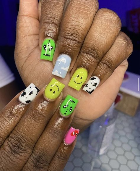 Spring Nails Square Short, Spring Nails Square, Nails Square Short, Smiley Face Nails, Nail Designs Short, Clear Glitter Nails, Acrylic Nails Yellow, Acrylic Nail Designs Coffin, Face Nails