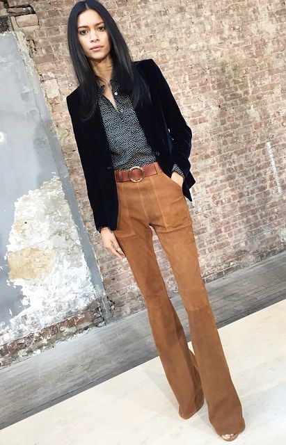 Camel Flare Pants, Suede Trousers Outfit, Suede Pants Outfit Camel, Outfits With Camel Pants, Camel Dress Pants Outfit, Cognac Pants Outfit, Camel Colored Pants Outfit, Camel Pants Outfit Work, Camel Jeans Outfit