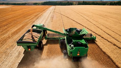 John Deere Combine Harvester S Series Overview | Machines4u Magazine John Deere Tractors Farms, John Deere Combine, Jd Tractors, Combine Harvester, John Deere Equipment, Agriculture Farming, Farm Machinery, Travel Outdoors, John Deere Tractors