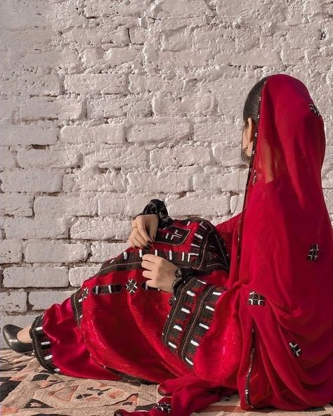 Balochi Girl, Desi Photography, Baloch Culture, Balochi Dresses, Cultural Dress, 1001 Nights, Beautiful Profile, Balochi Dress, Afghan Dress