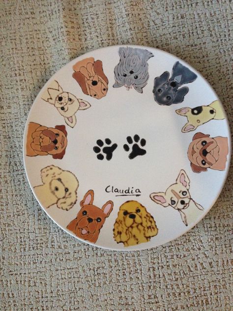 Pottery Painting Ideas Cartoon, Dog Pottery Painting, Animal Pottery Painting Ideas, Pottery Painting Animals, Painting Pottery Plates, Cat Themed Bedroom, Ceramic Plates Designs, Dog Pottery, Diy Pottery Painting