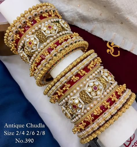 Bridal Kada Design, Bangles Bridal, Wedding Jewellery Designs, Wedding Bangles, Rajputi Jewellery, Unique Bridal Jewelry, Bridal Jewellery Inspiration, Bridal Chura, Indian Wedding Jewelry Sets