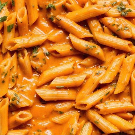 🍝✨ Dive into a creamy paradise with this delicious penne pasta! Tossed in a rich, tomato-based sauce and garnished with fresh herbs, it’s the ultimate comfort food. Who else is craving a bowl of this goodness right now? 😍❤️ #PastaLover #ComfortFood #Yum Easy Spicy Pasta, Pasta Recipes Homemade, Spicy Vodka Pasta Recipe, Vodka Pasta Recipe, Spicy Vodka Pasta, Spicy Pasta Recipes, Types Of Pasta, Spicy Pasta, Vodka Pasta