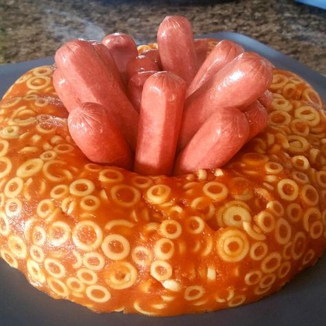 1950s Retro Spaghettios & Franks Jello Mold Cake Recipe Using Tortillas, Atomic Kitchen, Jello Mold Recipes, White Trash Bash, Trash Bash, Vintage Jello Molds, Trash Party, Condensed Tomato Soup, Jello Cake