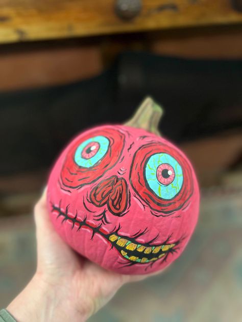 Painted Zombie Pumpkin, Zombie Pumpkin Painting Ideas, Painted Scary Pumpkins, Pumpkin Painting Theme Ideas, Flat Pumpkin Painting Ideas, Easy Halloween Pumpkin Painting, Pumpkin Painting Characters, Horror Movie Pumpkin Painting, Creepy Pumpkin Painting