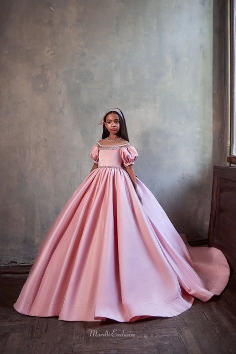 Pentelei 3114 https://www.marelliexclusive.boutique/products/pentelei-3114 Flower Girl Gown, Girls Communion Dresses, Ring Bearers, 파티 드레스, Princess Skirt, Dream Dresses, Ball Gown Skirt, Couture Dress, Gowns For Girls