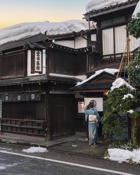 The Kimono Gallery — thekimonogallery: The statue of dragon in... Japanese Inn, Edo Period Japan, Futon Beds, Winter In Japan, Japan Architecture, Japanese Lifestyle, Image Swag, Japan Aesthetic, Toyama