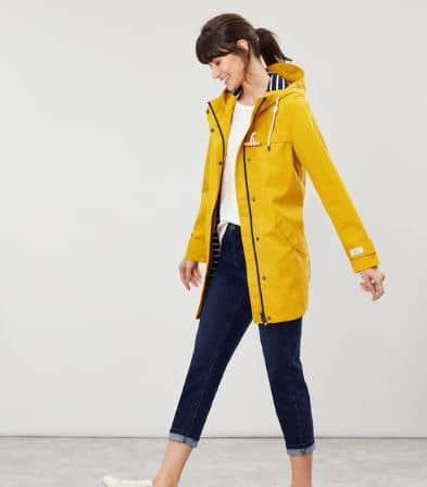 Hunter Boots Outfit, Boys Rain Boots, Girls Rain Boots, Rainy Day Fashion, Yellow Coat, Size 16 Women, Yellow Raincoat, Fashionable Snow Boots, Womens Rain Boots