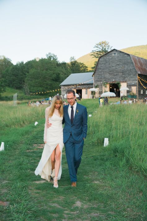 Hayfield Catskills: barn wedding venue in the mountains, upstate New York, for chic, rustic events — H A Y F I E L D Modern Outdoor Wedding, Upstate Wedding, Catskills Wedding, Farm Wedding Venue, Catskill Mountains, Wedding Decor Inspiration, Barn Wedding Venue, Wedding Mood Board, Best Wedding Venues