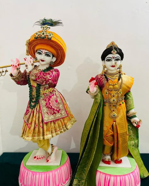 Radha Rani Dress, God Dress, Tara Mantra, Deity Clothes, Hindu Statues Goddesses, Krishna Dress, Ram Wallpaper, Devi Images Hd, Laddu Gopal Dresses